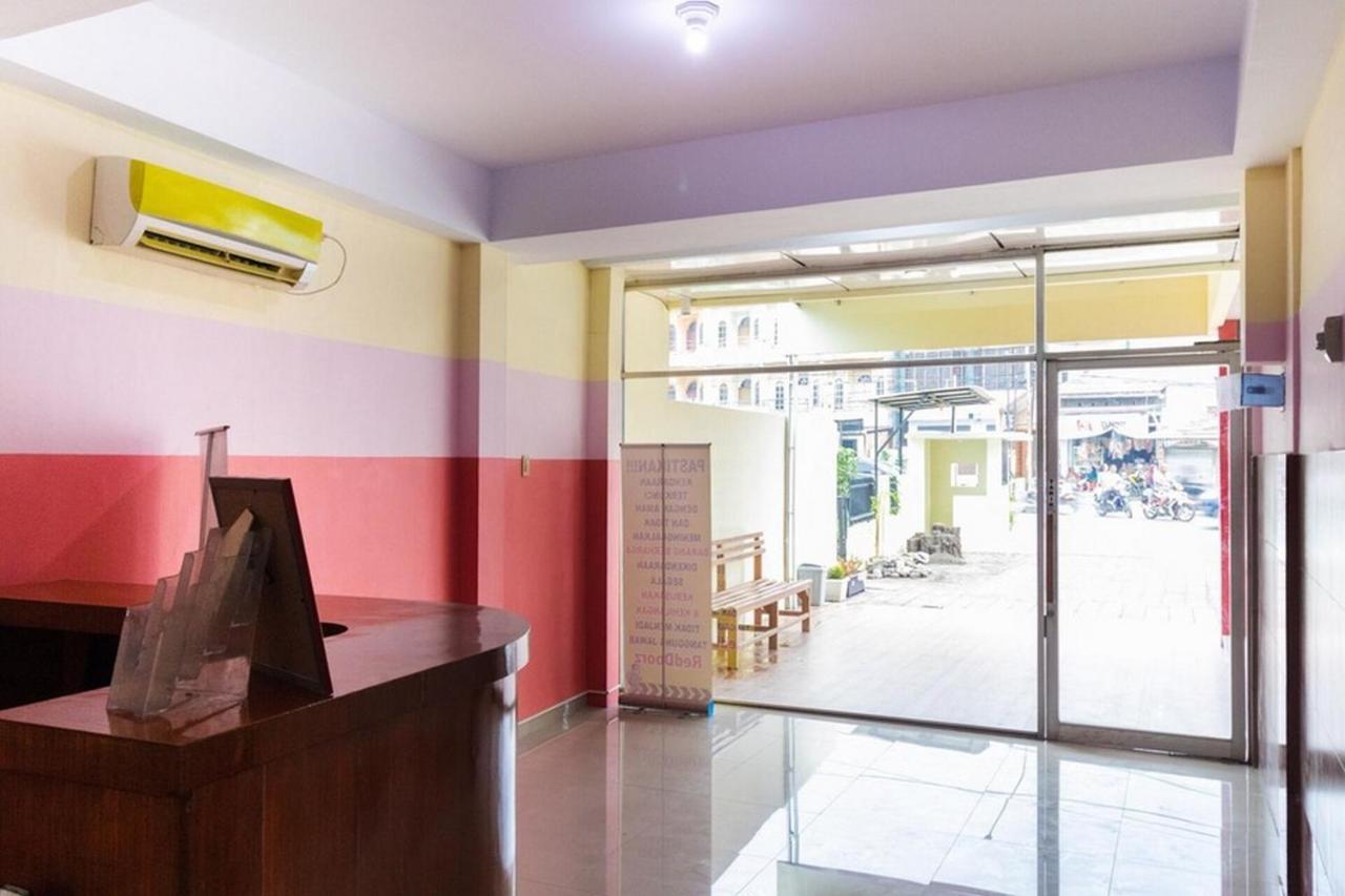 Reddoorz Plus @ Jalan Gatot Subroto Medan Sunggal Exterior photo