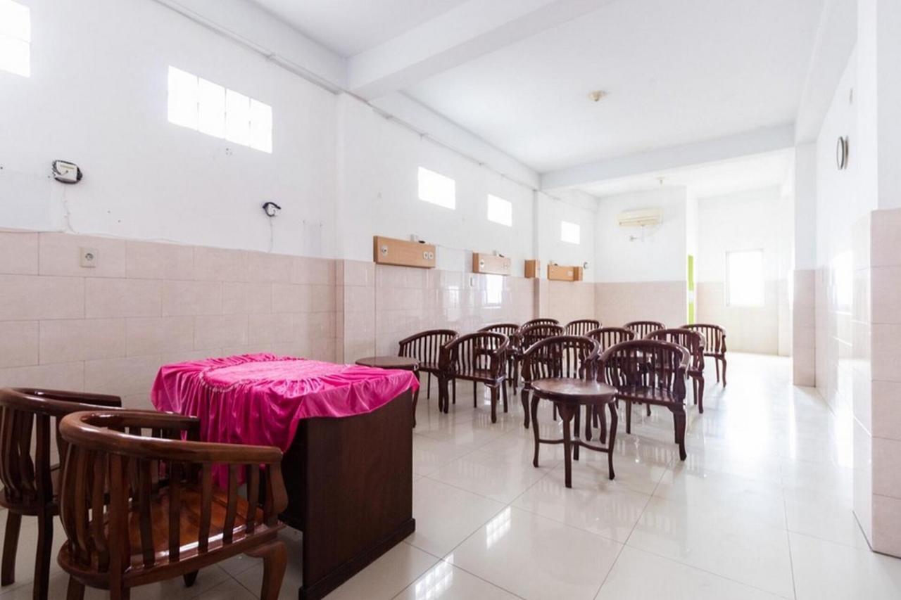 Reddoorz Plus @ Jalan Gatot Subroto Medan Sunggal Exterior photo